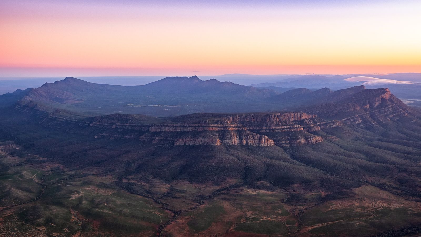 Wilpena_Pound_Flinders_Ranges_Airial_shot.jpg